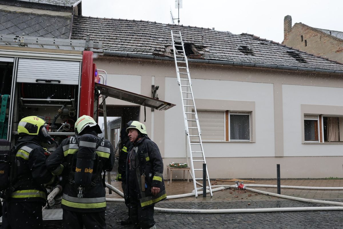 Tolnán, a hétgyermekes Babos családnál keletkezett tűz. Most mindenki összefog, hogy segítsenek nekik