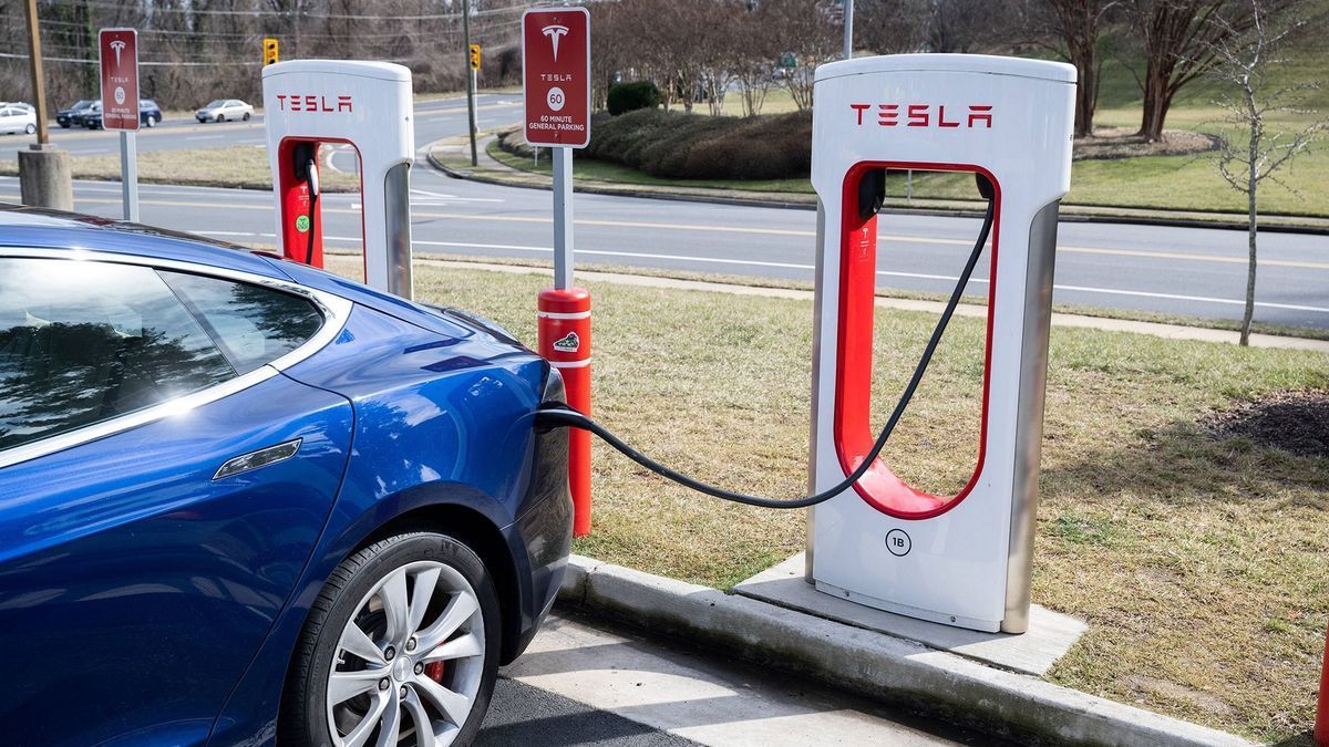 Szekszárdon egyelőre nem épül Tesla töltőállomás