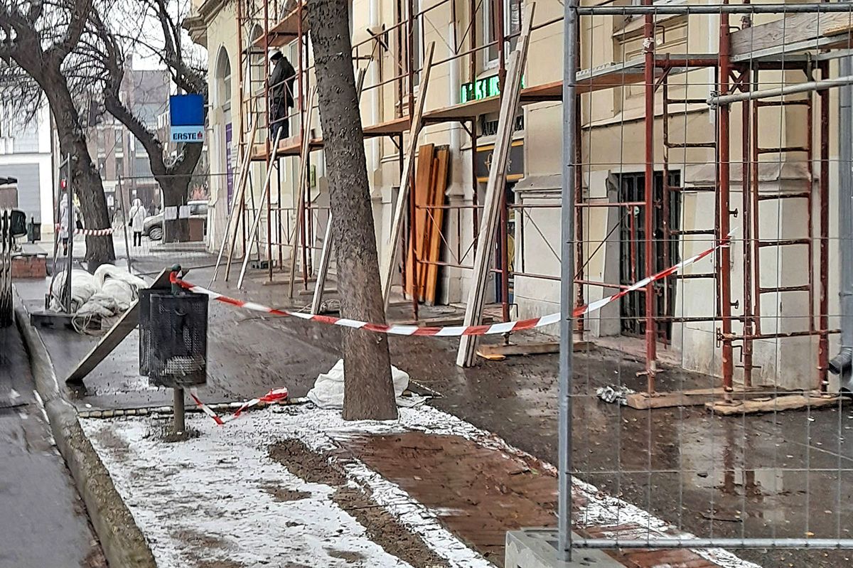 szekszárd, járda