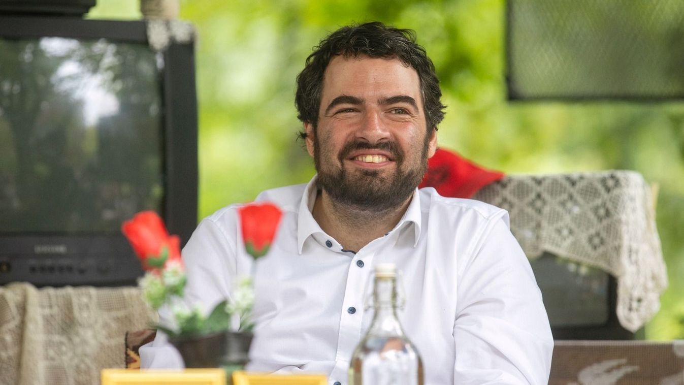 Inog a szélsőbaloldali Jámbor András széke, ezért is udvarolhat a Tisza Pártnak
