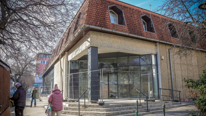 Bauhaus Szekszard () Bauhaus Szekszard