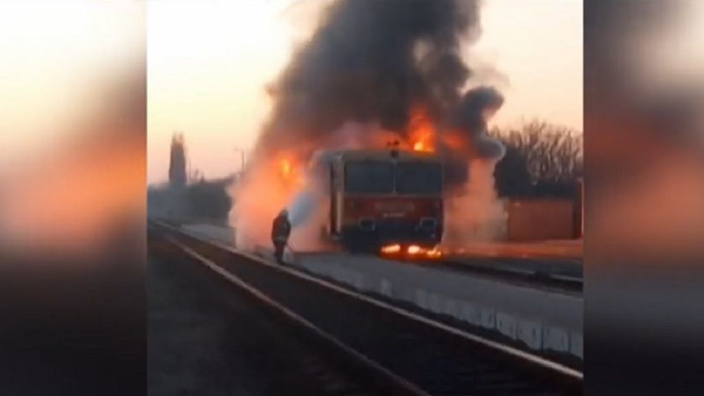 A fiatal férfi maga vette videóra, ahogy felgyútja a vonat üléseit
