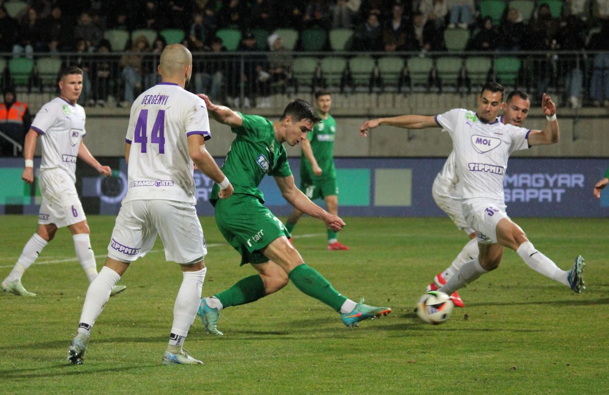 Tóth Barna ballal, jobban és fejjel is gólt szerzett, klasszikus mesternégyest jegyezve az Újpest ellen
