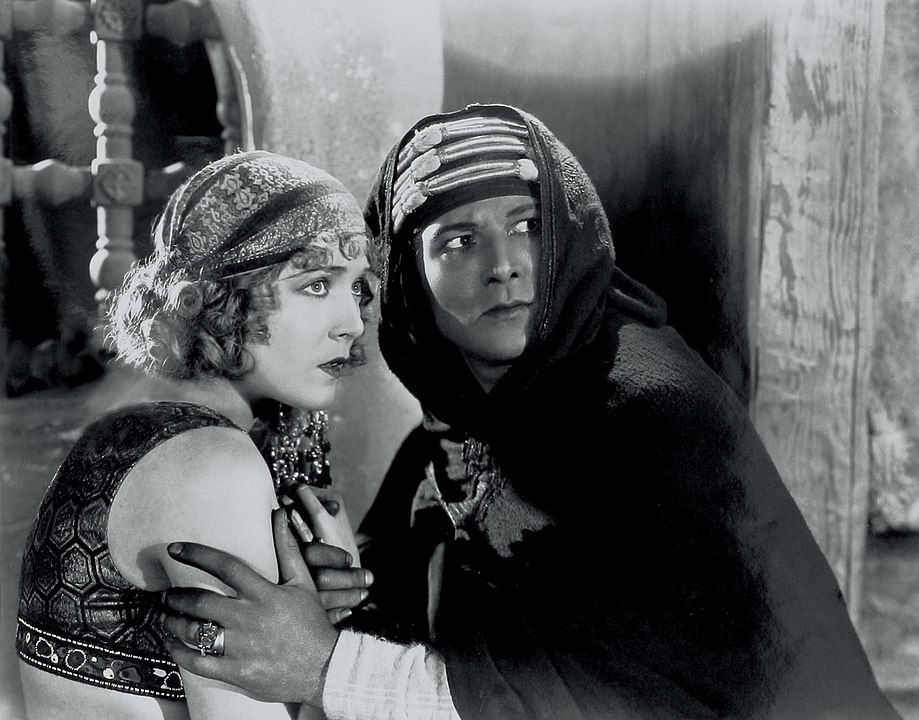 A sejk fia című filmben Rudolph Valentino partnere volt
