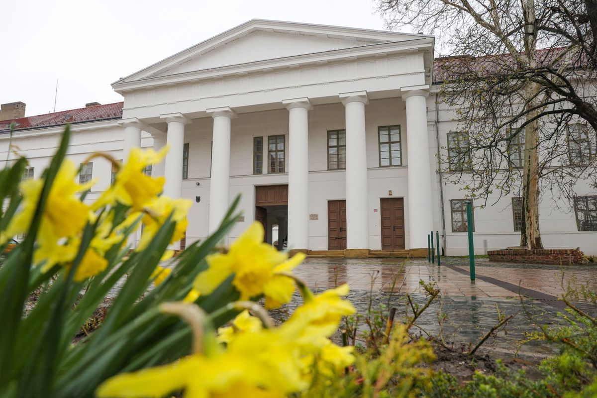 A szekszárdi Vármegyeháza a Béla téren