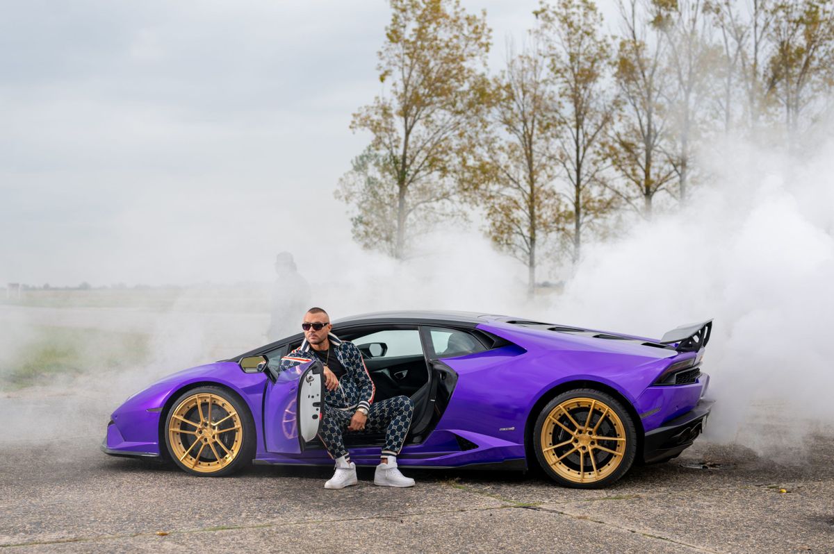 A legemlékezetesebb luxusjárgány Szekszárdon, bizony Gáspár Laci lila Lamborghinije volt pár éve