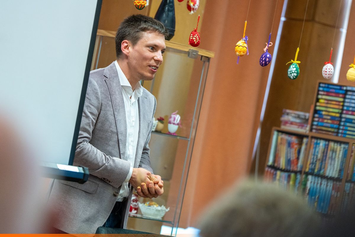 Hortay Olivér energia- és klímapolitikai szakértő tartott előadást