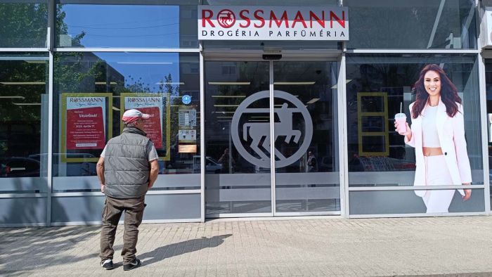 Bezárt az Arany János utcai Rossman Szekszárdon
