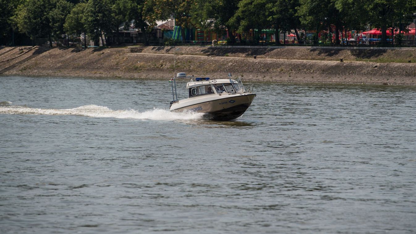 Felborult egy motoros kishajó a Dunán, a jármű vezetőjét őrizetbe vették