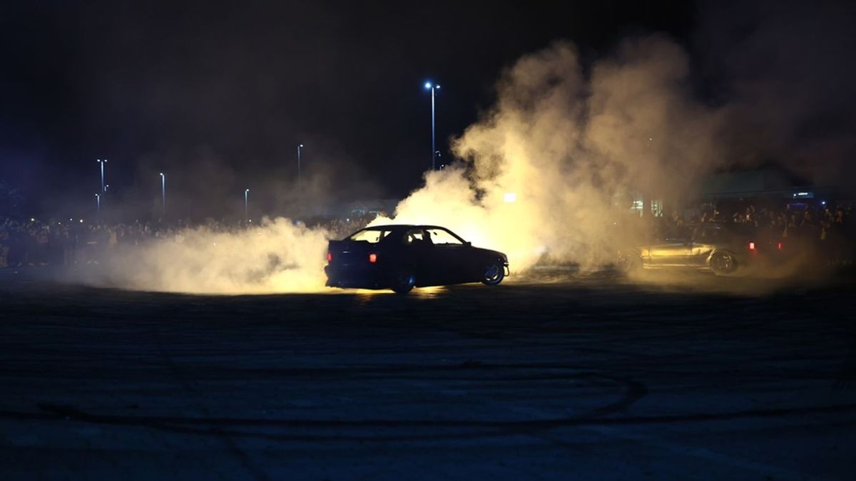 A helyiek szerint éjszakánként driftel rendszeresen a BMW sofőrje