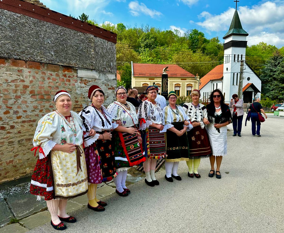 Felvonulás: A hagyomány nem a múlt poros relikviája, hanem közös öröm, amely ma is ugyanúgy képes összehozni az embereket, mint régen