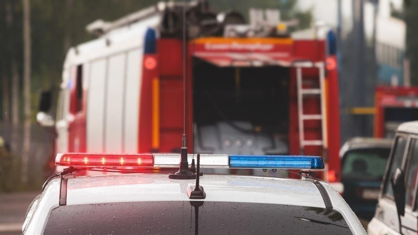 Árokba hajtott egy autó a 63-as főúton