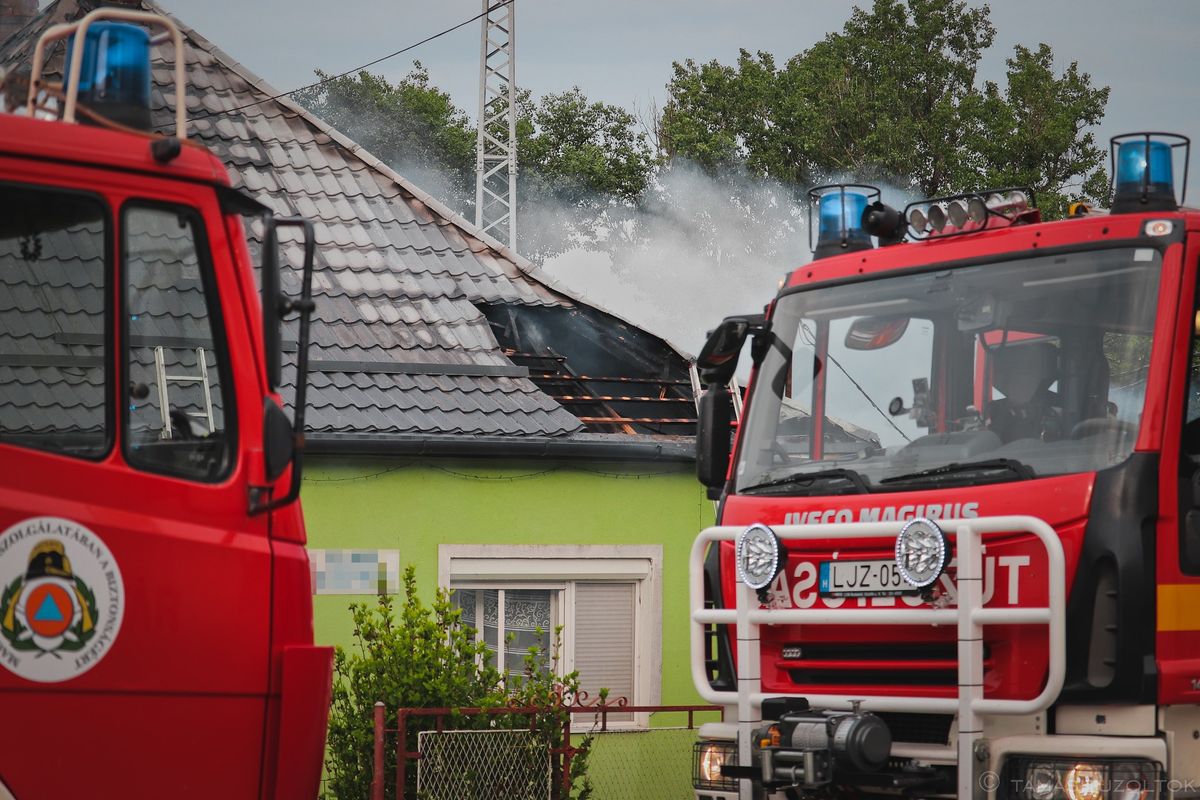 Dombóváron keletkezett tűz hétfőn