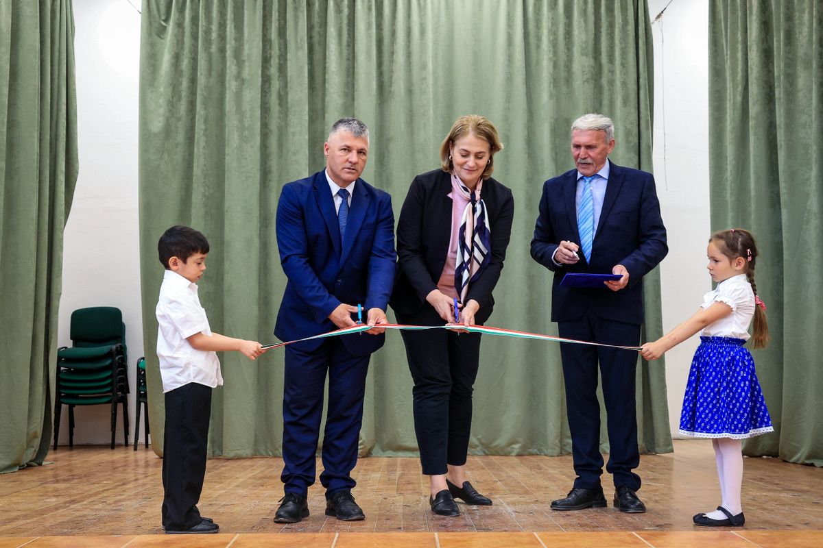 A gyulaji művelődési ház átadója