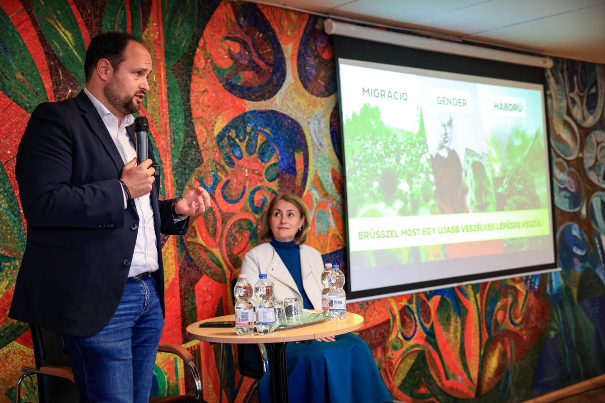 Voks 2025 – Csibi Krisztina meghívására Nacsa Lőrinc beszélt Bonyhádon a véleménynyilvánító szavazásról