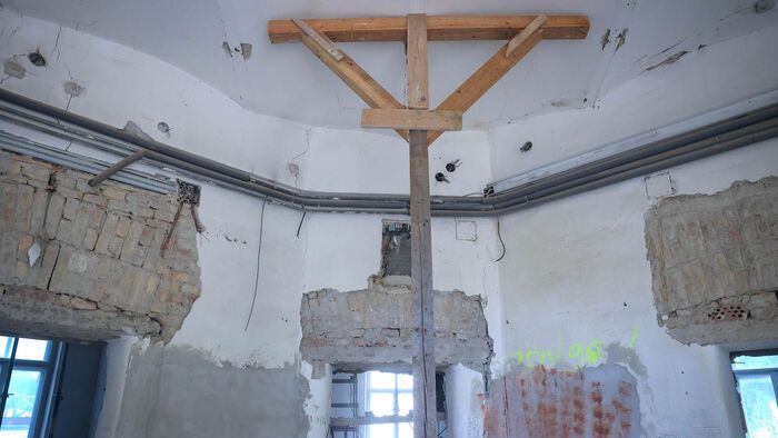 Az Ady évek óta roskadozó B épületében jártunk