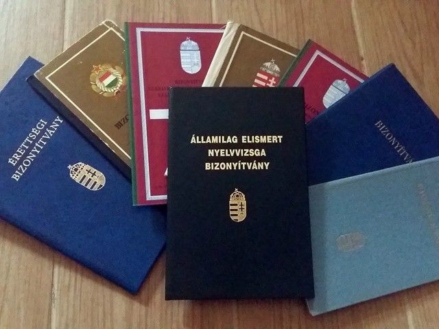 Többféle hamis bizonyítványt előállítottak a megrendelőknek