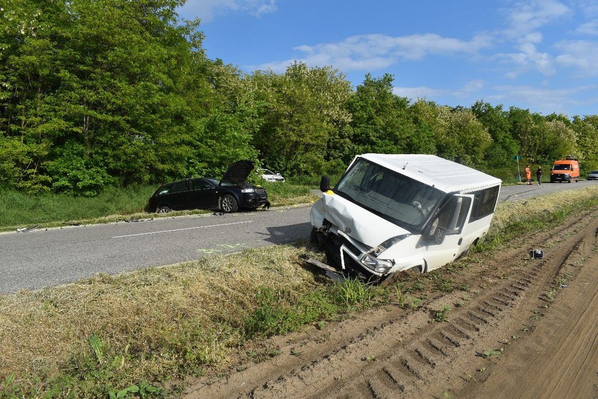 Hatalmas erővel csapódott egymásnak a két jármű