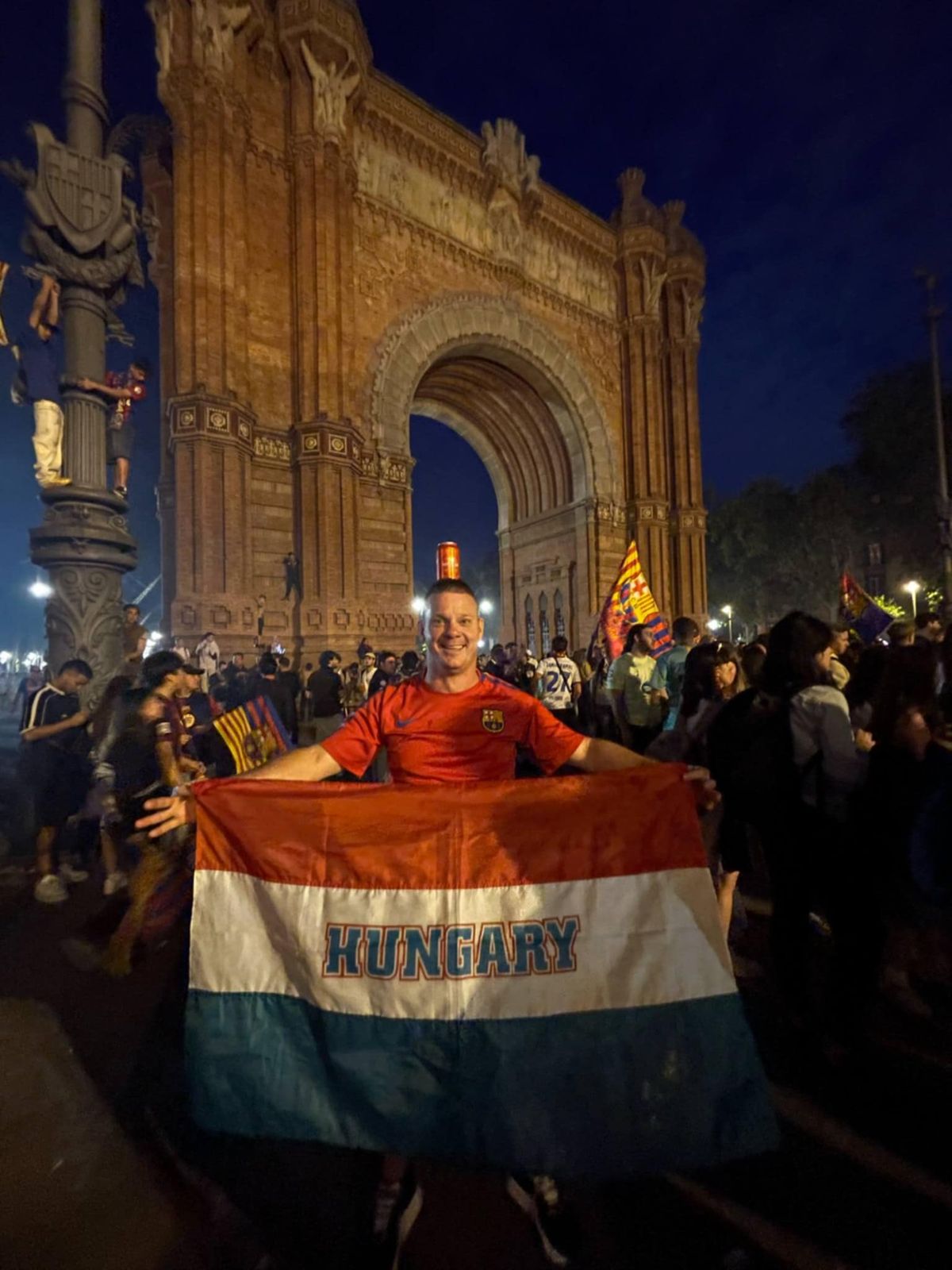 Lengyel Sándor a barcelonai Diadalívnél, a bajnoki fieszta záróhelyszínén
