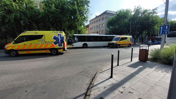 Elgázolt egy autóbusz egy kerékpárost Szekszárdon