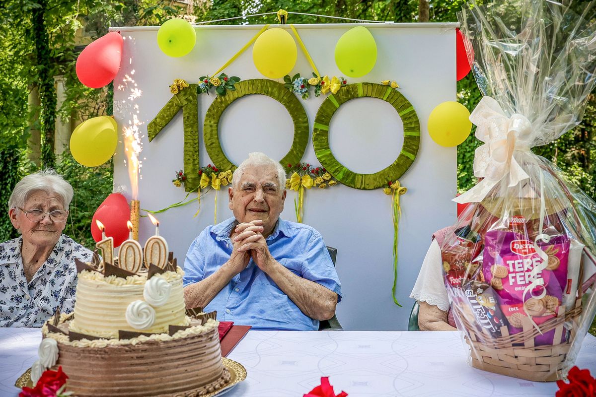 A 100 éves Kovács Imre meghatódottan fogadta a köszöntést