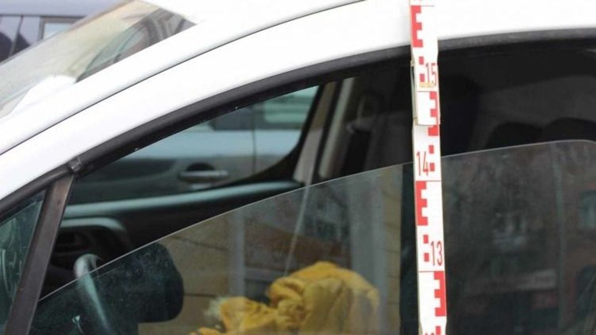 Na ezért nem jó ötlet nyitva hagyni az utcán parkoló autónkat