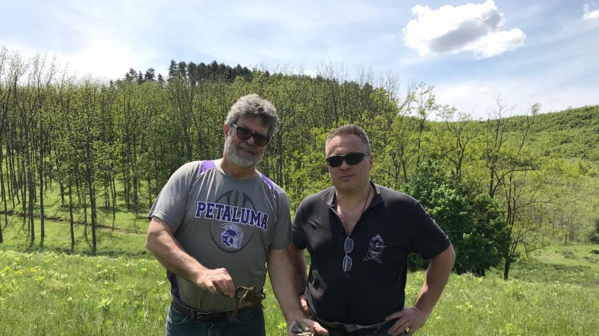 Scott Baker 2019-ben kereste fel a bombázó becsapódásának helyét