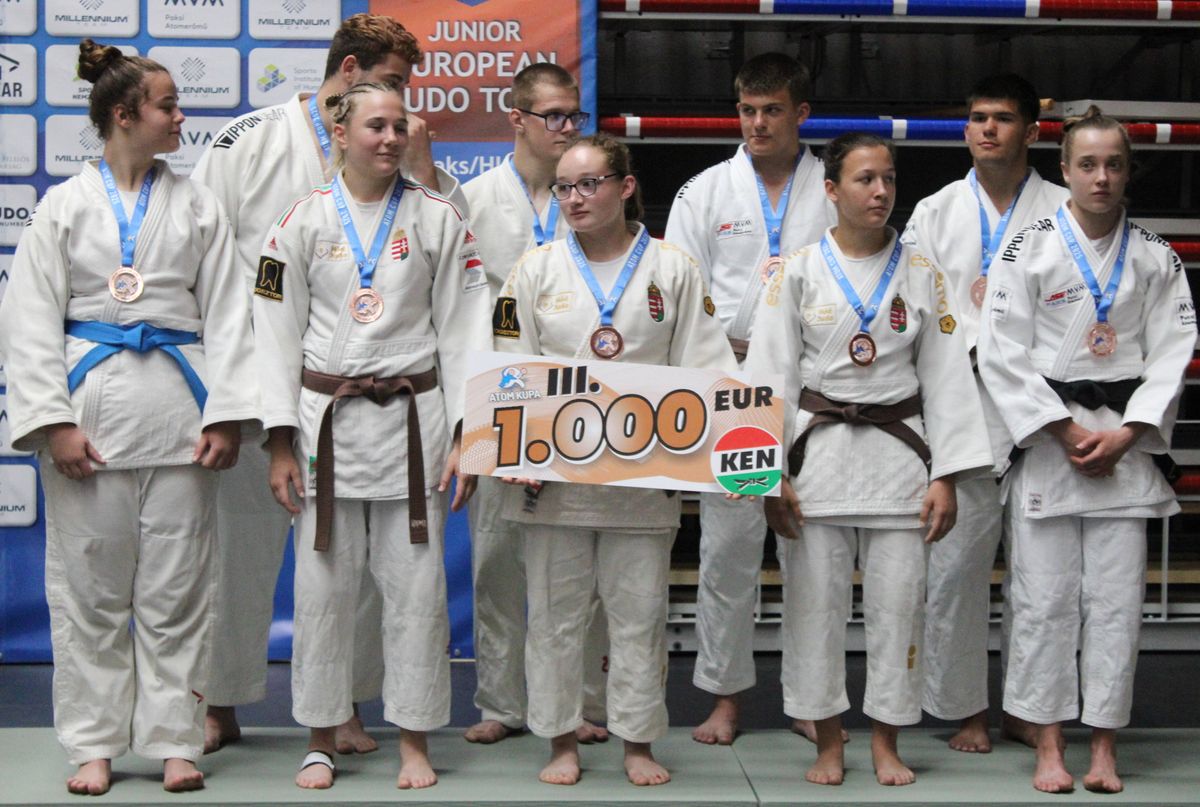 Az Atom-kupa csapatversenyében harmadik helyen végzett az Atomerőmű SE és a Hód Judo SE vegyes csapata
