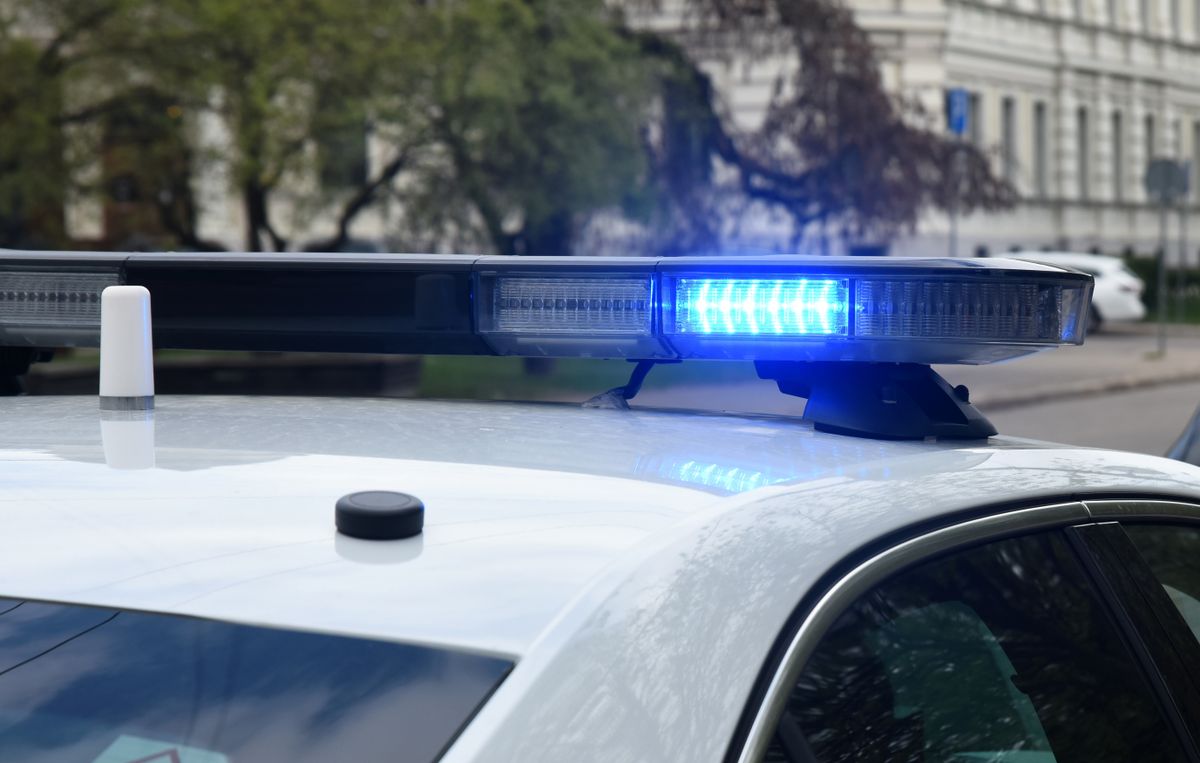 Letarolt egy kocsit a kisteherautó, de egy másik jármű is kárt szenvedett