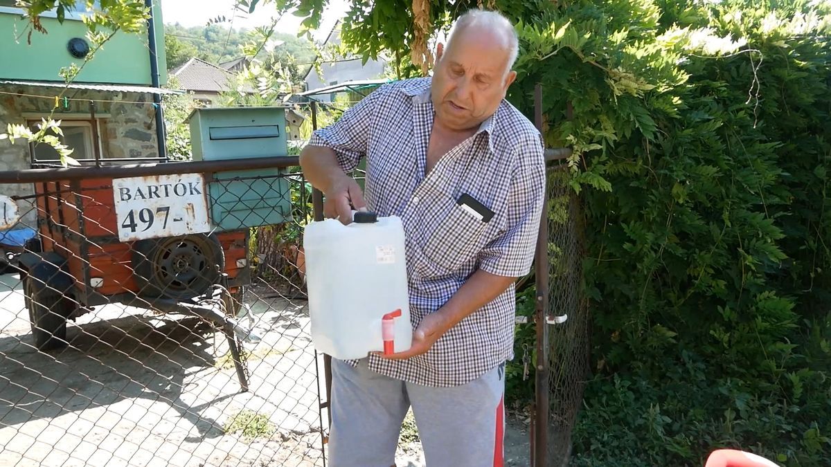 A közeli forrás vize ment meg sok szakályi lakost a kukacos csapvíz miatt (Fotó: TEOL/Kiss Albert)