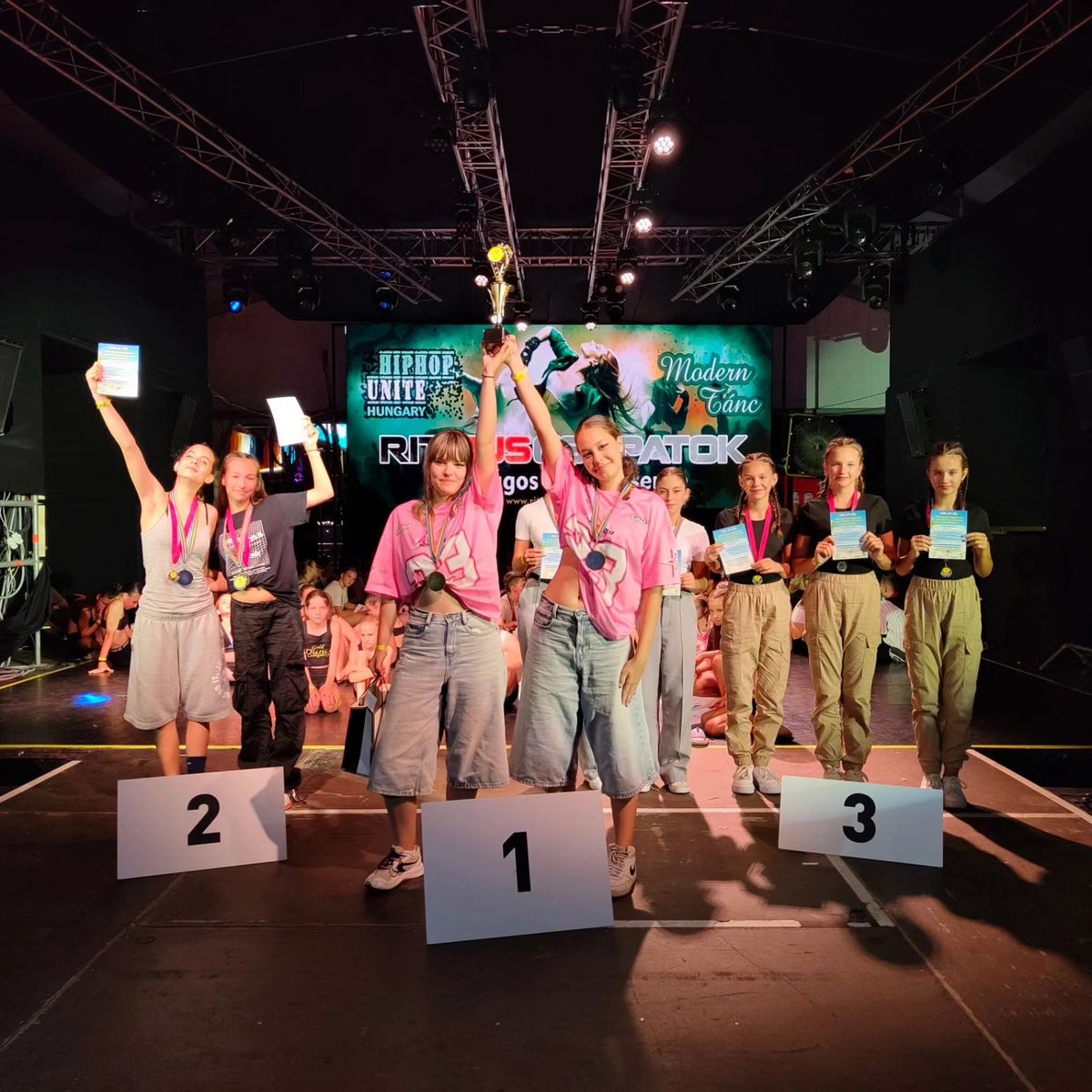 Aranyes ben F rd tt A Mesz Dance T nccsoport aranyes-ben-f-rd-tt-a-mesz-dance-t-nccsoport