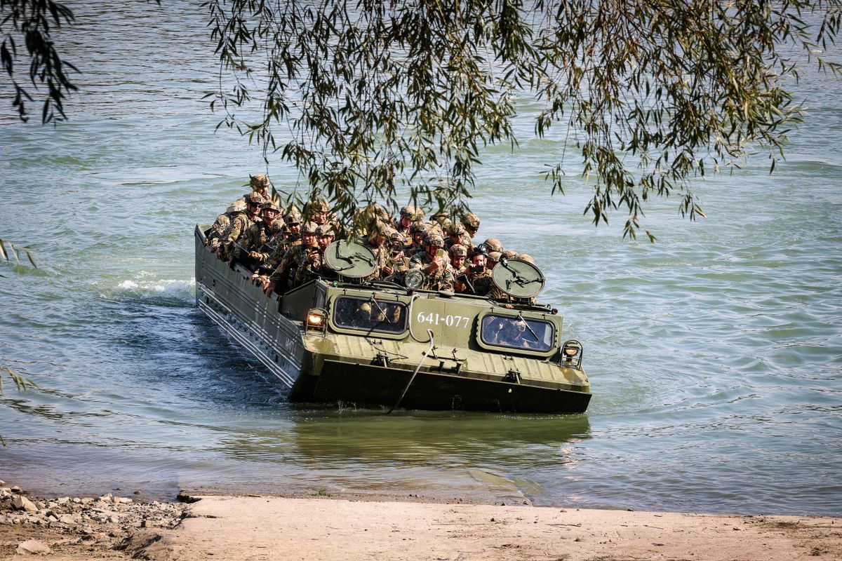 Az Adaptive Hussars 2025 részeként érkeztek a hadsereg csapatai Fadd-Domboriba