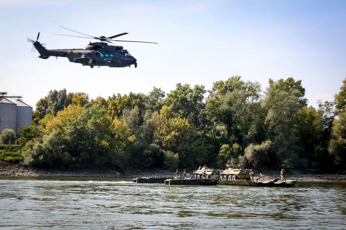 Hirmagazin,Hirmagazin.eu,Hirmagazin.eu Online Média,Hirmagazin az én médiám,Adaptive Hussars,NATO gyakorlat,katonai hadgyakorlat,Magyarország,honvédelem,hadsereg,hadgyakorlat képek,szövetséges erők,katonai együttműködés,védelmi gyakorlat,hadsereg fejlesztés,haderő,biztonságpolitika,katonai manőver,nemzetbiztonság,honvédelmi hírek,NATO Magyarországon,hadsereg bemutató,hadgyakorlat Magyarország,katonai szövetség,nemzetközi hadgyakorlat,főhírek