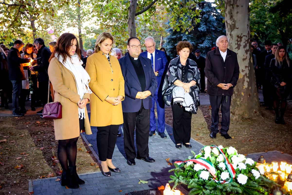 Dr. Csibi Krisztina, a térség országgyűlési képviselője is fejet hajtott Potápi Árpád János sírjánál