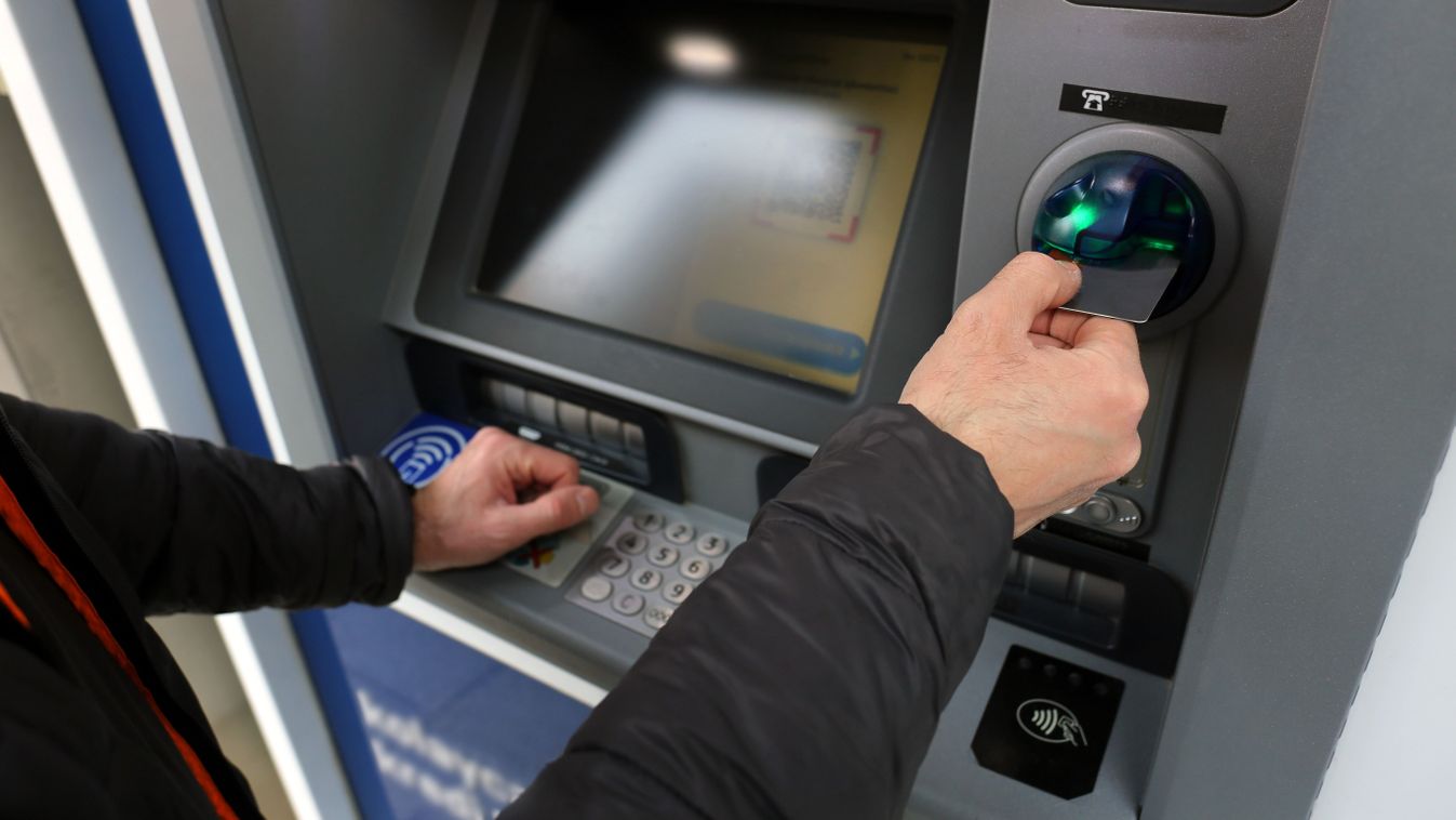 Leállhat a bankkártyás fizetés - hazánk egyik legnagyobb bankjánál ...