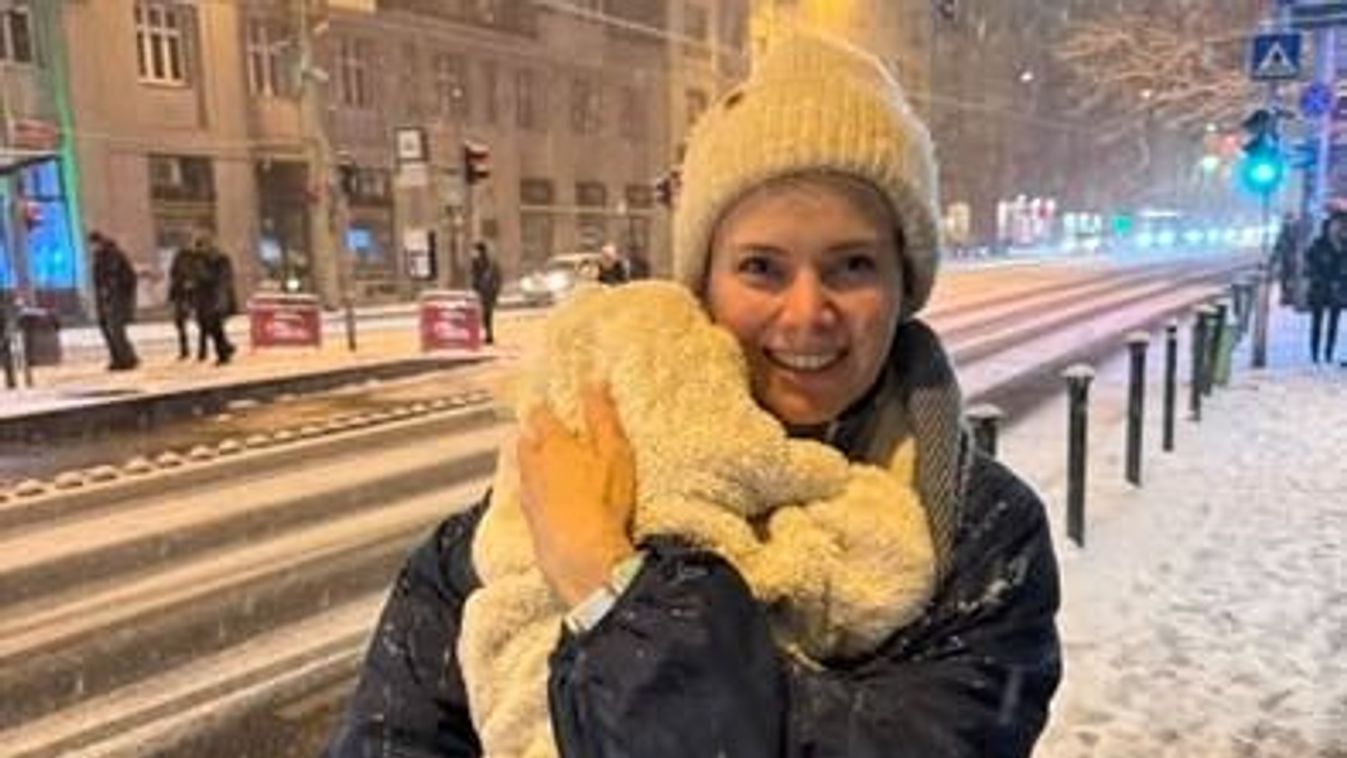 Anya-lánya kiruccanás: Bécsben sütkérezett a napon Osvárt Andrea és kislánya