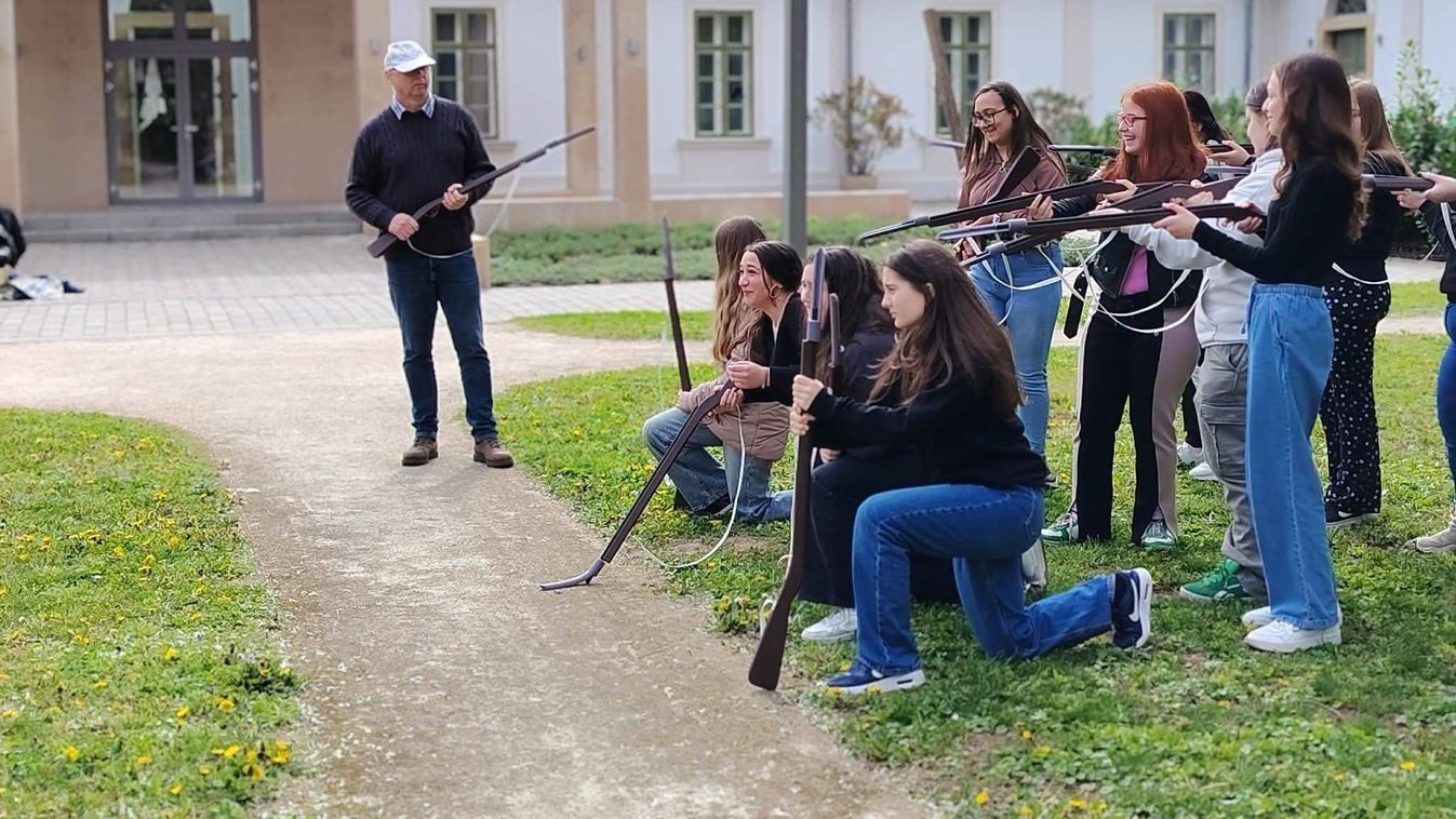 Huszárvirtus a Perczel-kúriában: Életre kelt a történelem Bonyhádon