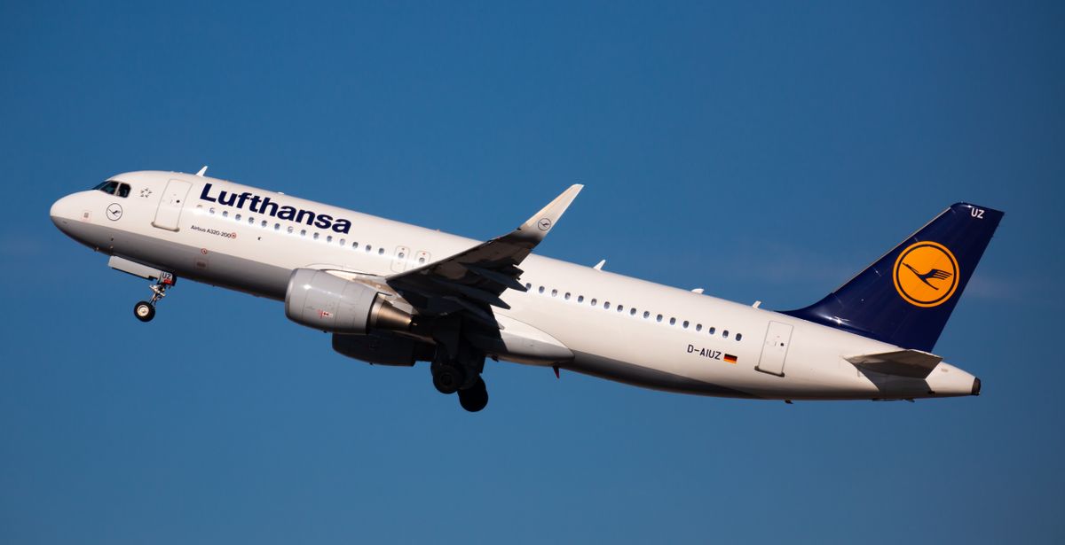 Az utasszállító repülőgép elhaladt Tamási, Dunaföldvár és Szekszárd felett is.