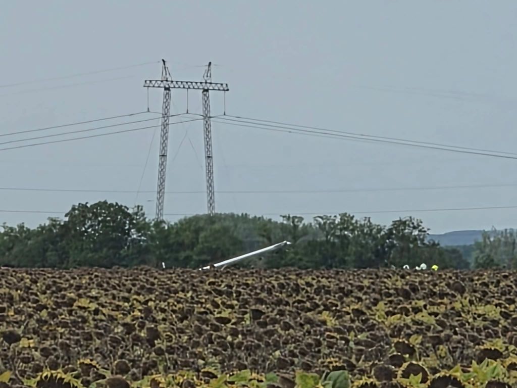 légi incidens, kényszerleszállás, kisrepülő Gerjen, Paks, Kalocsa, Atomerőmű, Magyar Honvédség, Gripen, Ruszin-Szendi Romulusz