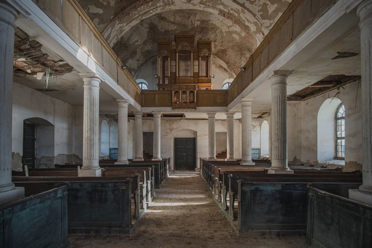 Eerie photos reveal the decay of an abandoned Hungarian church