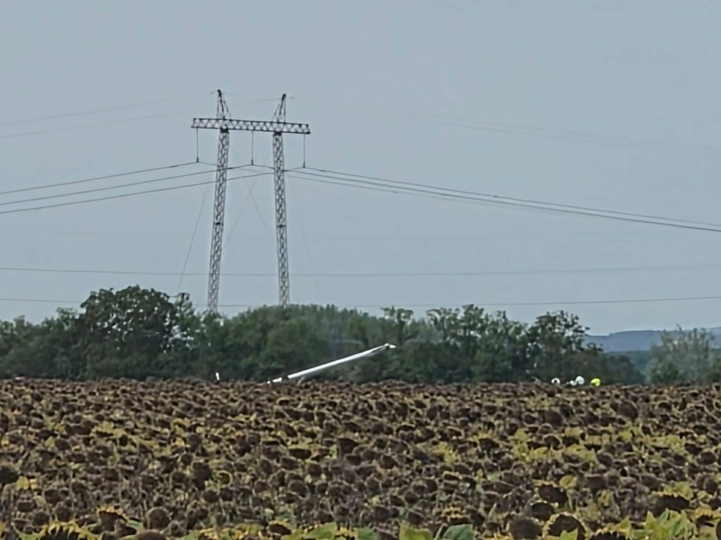 légi incidens, kényszerleszállás, kisrepülő Gerjen, Paks, Kalocsa, Atomerőmű, Magyar Honvédség, Gripen, Ruszin-Szendi Romulusz