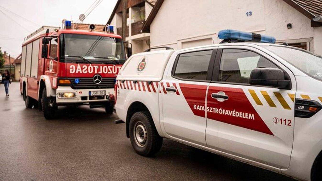 Súlyos gázrobbanás egy családi házban, mentőhelikopter is érkezett